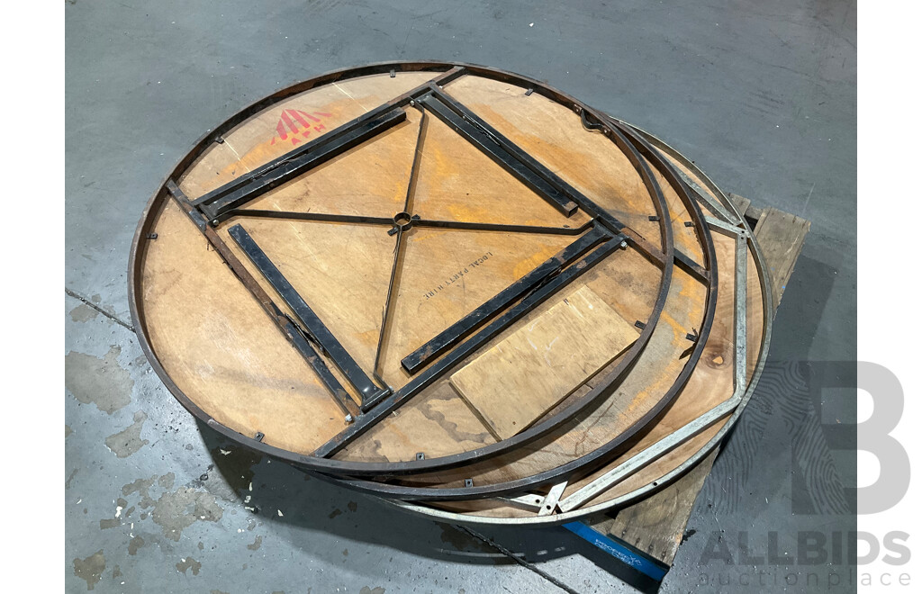 Round Tables - Lot of 4