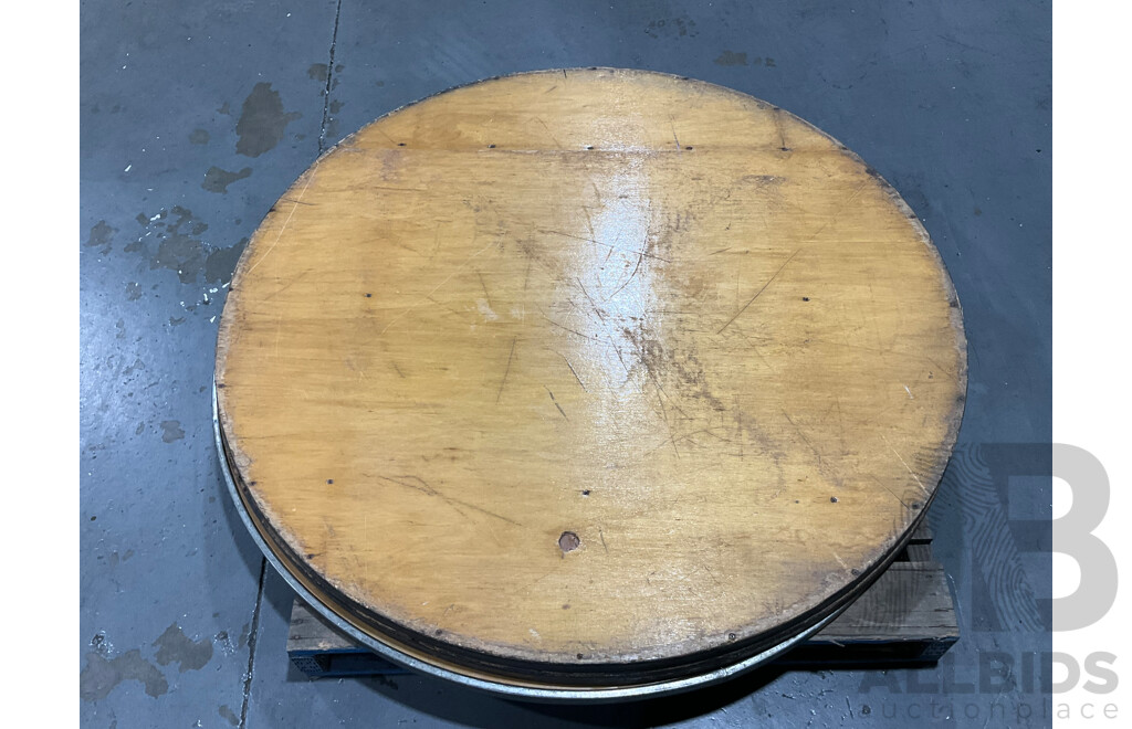 Round Tables - Lot of 4