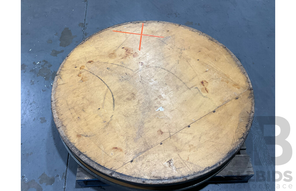 Round Tables - Lot of 4