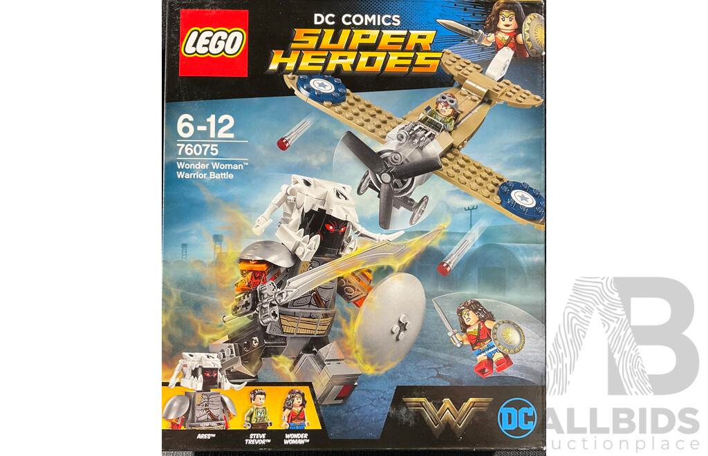 Lego Retired DC Superhereos Wonder Woman Warrior Battle  Set 76075 , Sealed in Box