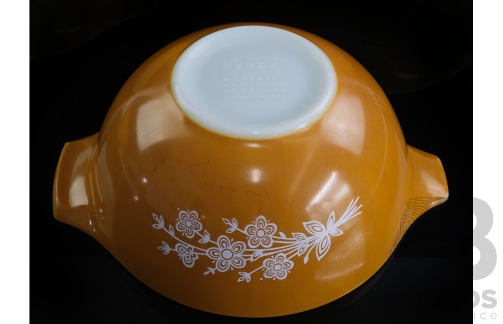 Retro Pyrex Mixing Bowl Set 'Butterfly Gold' Set of Four