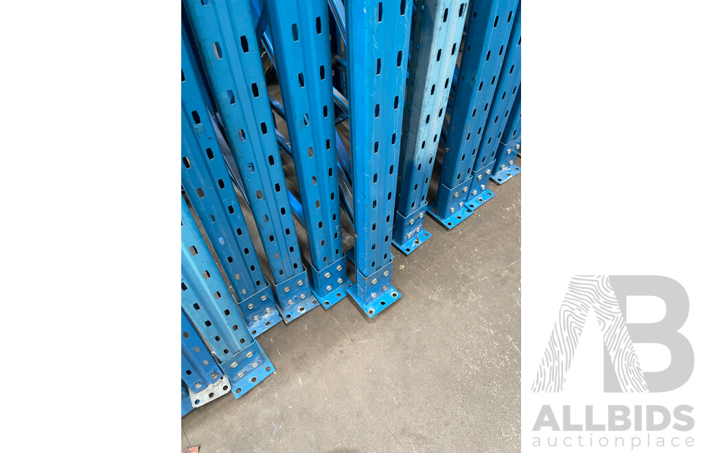 Warehouse Pallet Racking - 16 Uprights - 42 Beams