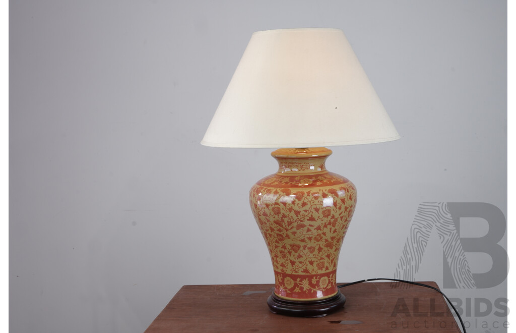 Ceramic Chinese Lamp with Red Decoration