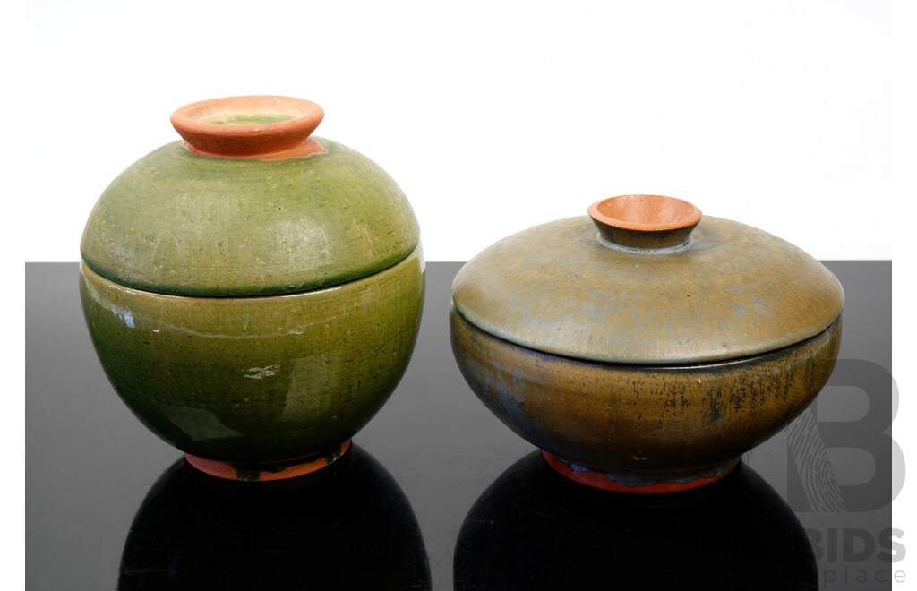 Two Australian Studio Pottery Lidded Pots by Elizabeth Kalix (20th Century), Signed Verso