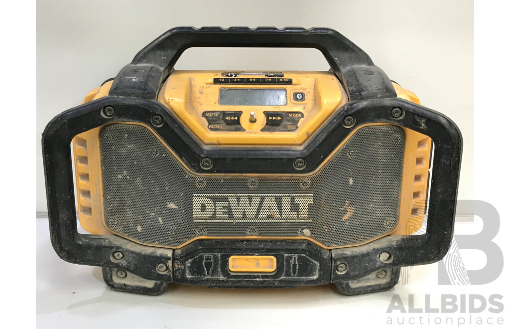 DeWalt DCR027-XE 18V-54V XR Li-Ion Cordless Bluetooth DAB Radio Charger
