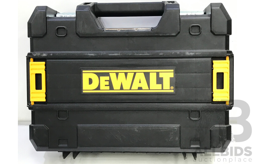 DeWalt 12V XR 3 X 360 Cross Line Green Laser Level Kit
