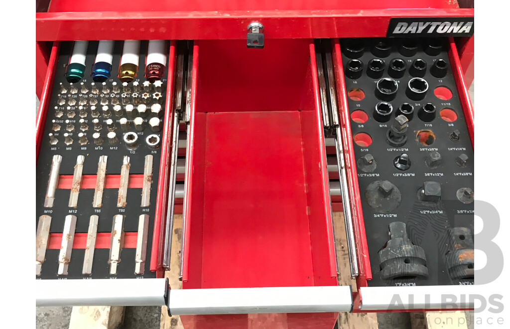 Daytona 10 Drawer Tool Chest with Various Tools