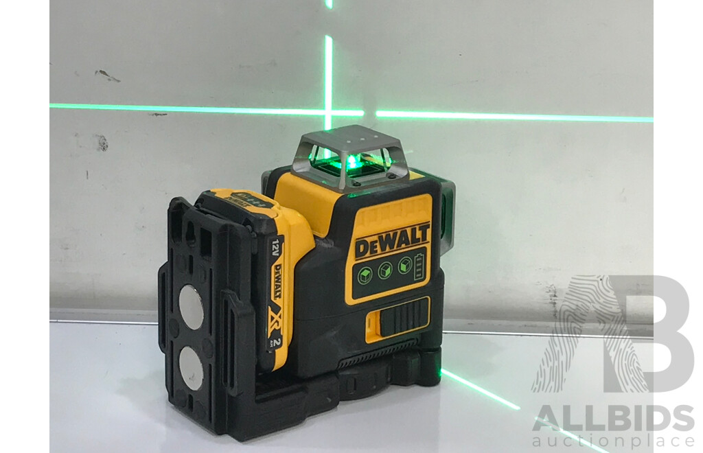 DeWalt 12V XR 3 X 360 Cross Line Green Laser Level Kit