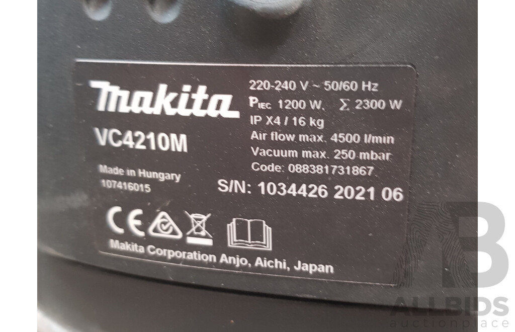 Makita (VC4210M) 42L Wet/Dry Vacuum