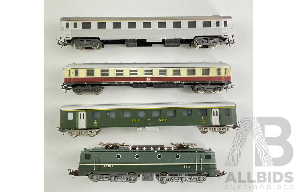 Vintage Lima HO Scale French Locomotive SNCF CC7140 with European Passenger Carriages