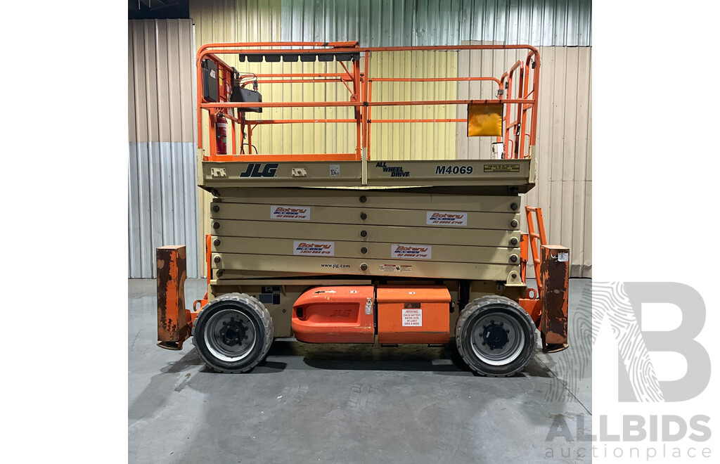 JLG M4069 Electric Scissor Lift