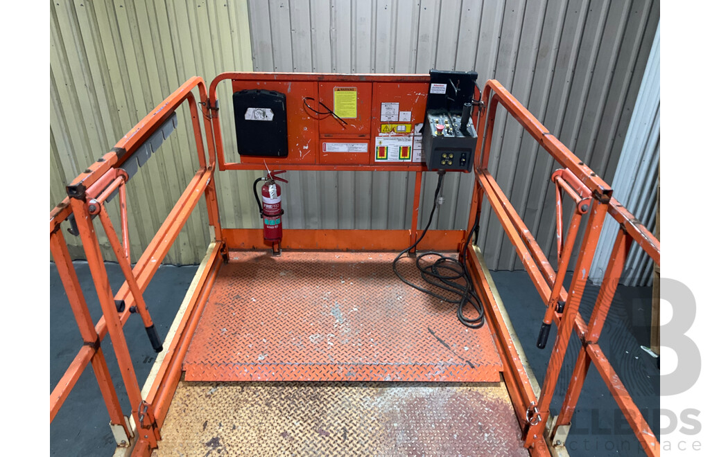 JLG M4069 Electric Scissor Lift