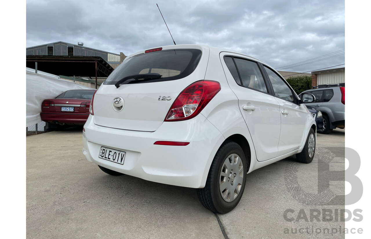 9/2012 Hyundai i20 Active PB MY12.5 5d Hatchback White 1.4L