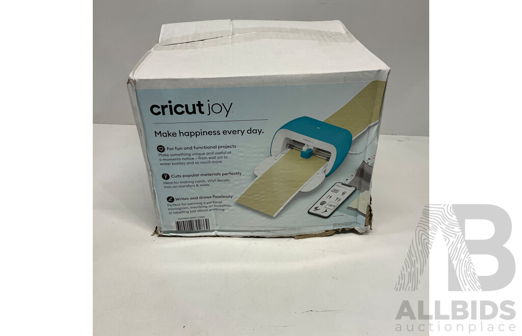 CRICUT JOY Compact Smart Cutting Machine Starter Pack - ORP $299.00