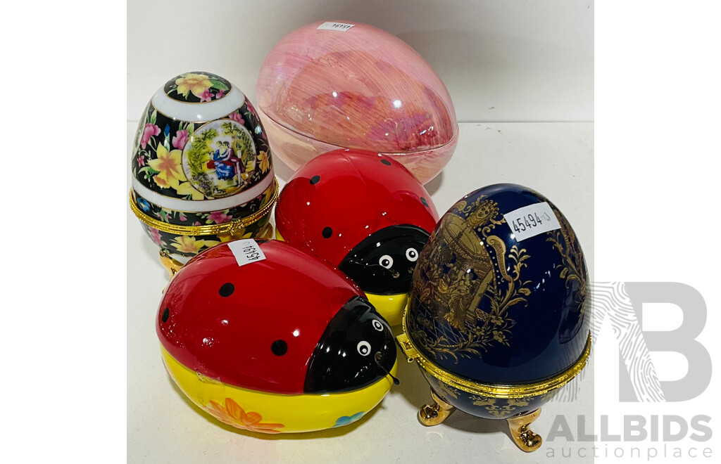 Quantity of Kitsch Decorative Eggs of Various Sizes and Designs