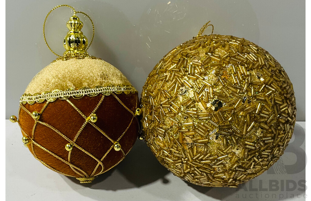 Quantity of Vintage Christmas Tree Decorations