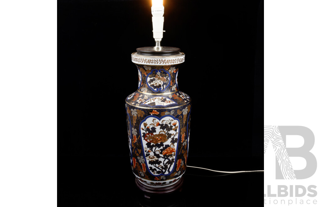Chinese Imari Style Porcelain  Table Lamp