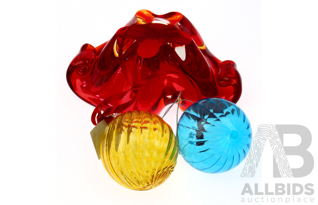 Collection Glass Pieces Comprising Two Hand Made Studio Glass Christmas Tree Baubles by Canberra Glassworks and Murano Style Red Bowl