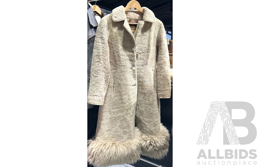 Retro Espagna Shearling Ladies Coat with Fur Trimmed Hem