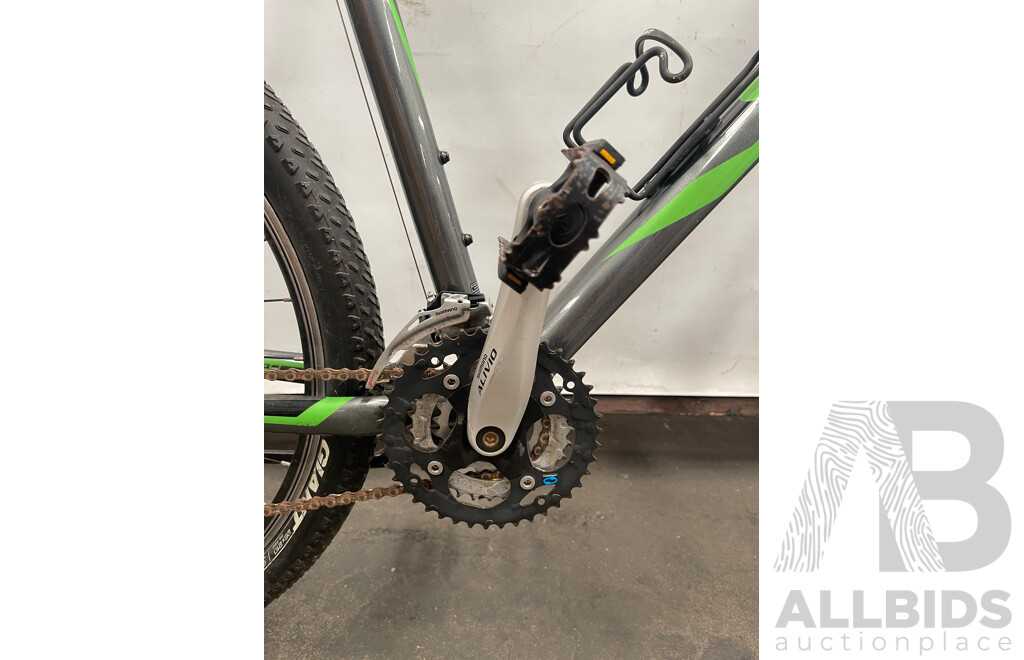 Giant Boulder 24 Speed Mountain Bike