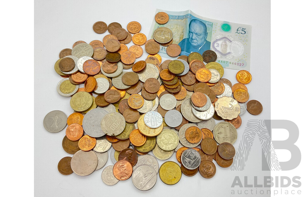 Collection of International Currency Including 2015 United Kingdom Five Pound Note, Euro, Australia, Hong Kong and More
