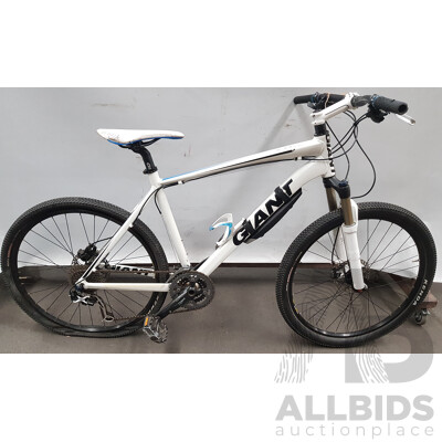 Giant XTC 2 27 Speed Mountain Bike