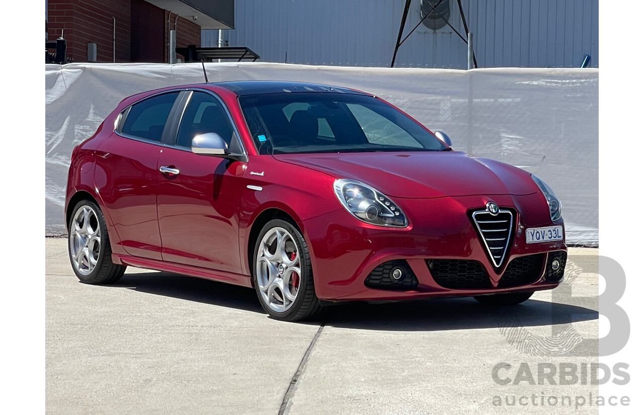 09/13 Alfa Romeo Giulietta FWD  5D Hatchback Red 1.7L