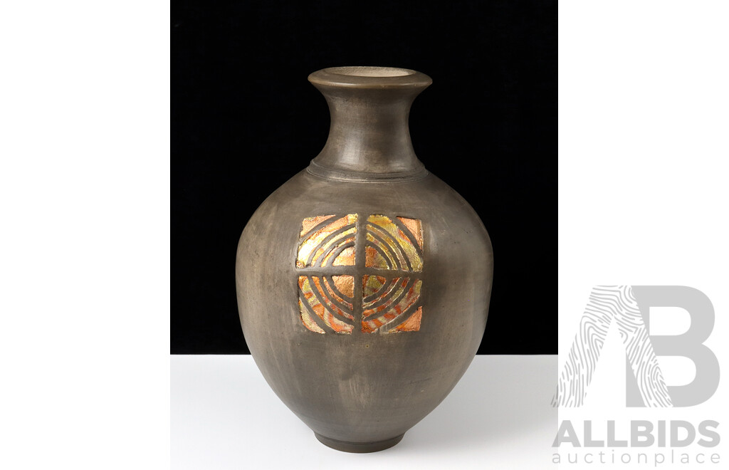 Hildegard Anstice (Born 1936), Earthenware Vase with Metallic Concentric Circular Design