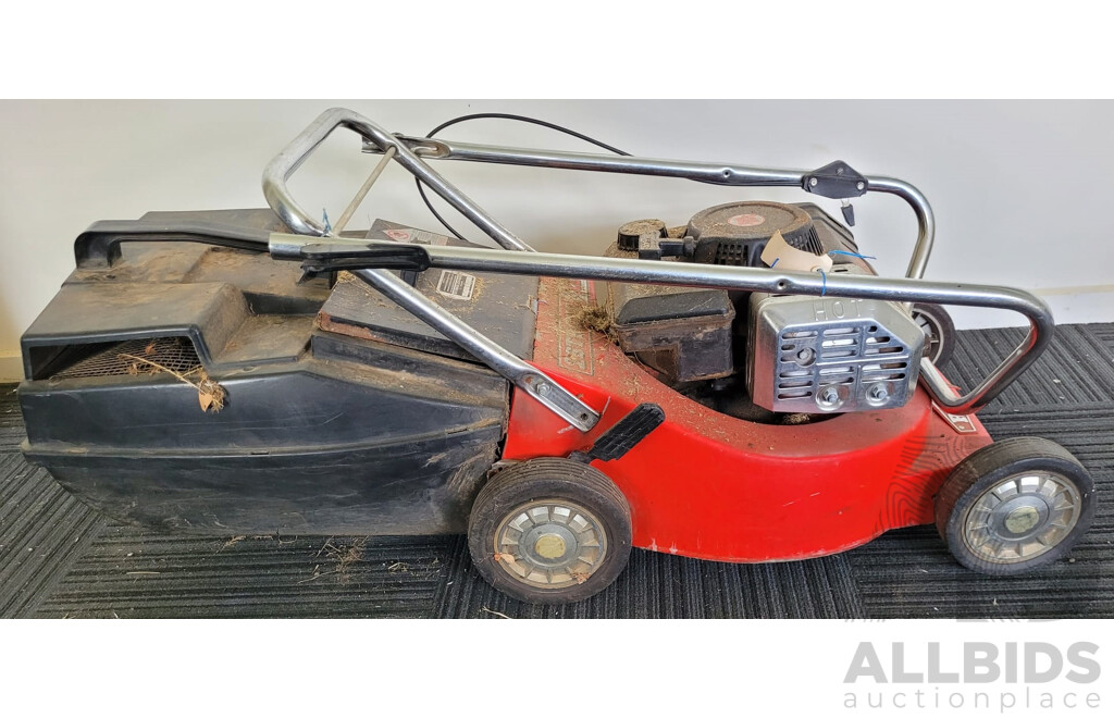 Rover Scott Bonnar XL Lawn Mower