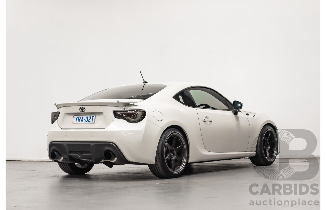 12/2013 Toyota 86 GTS ZN6 MY14 2d Coupe Pearl White Metallic 2.0L