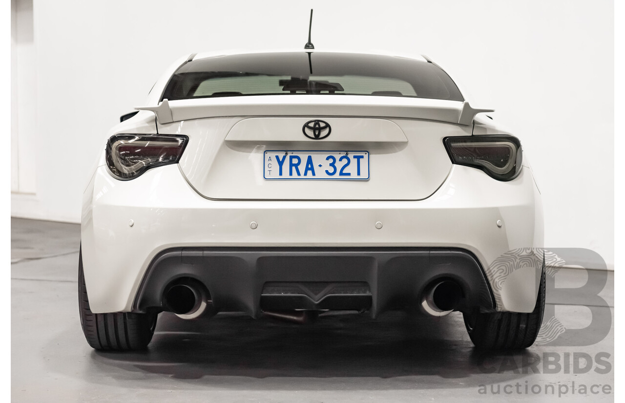 12/2013 Toyota 86 GTS ZN6 MY14 2d Coupe Pearl White Metallic 2.0L