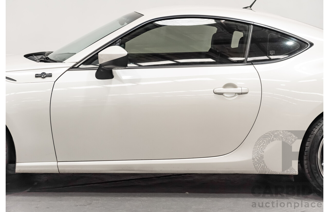 12/2013 Toyota 86 GTS ZN6 MY14 2d Coupe Pearl White Metallic 2.0L