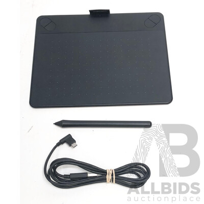 Wacom Intuos (CTH-490) Pen & Touch Tablet