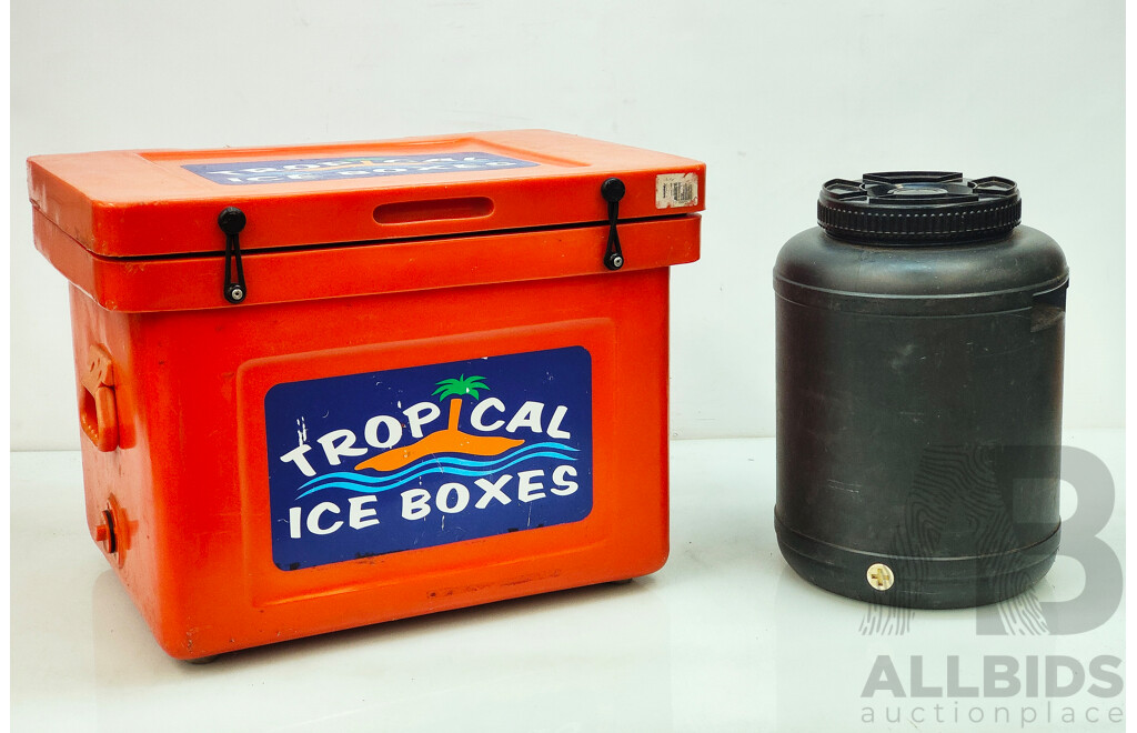 TROPICAL Ice Box 52L with Plastic Keg