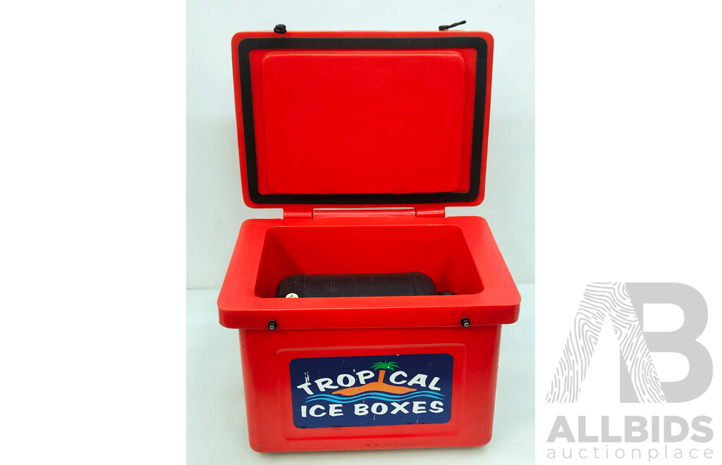 TROPICAL Ice Box 52L with Plastic Keg