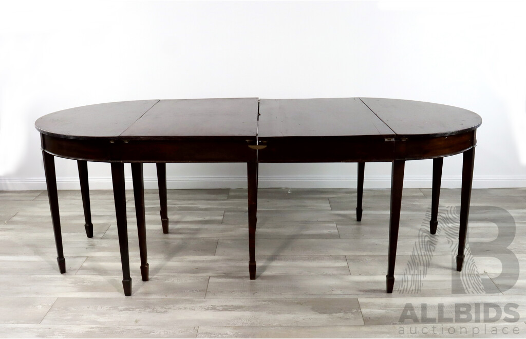 Round Extension Dining Table with Tapered Legs