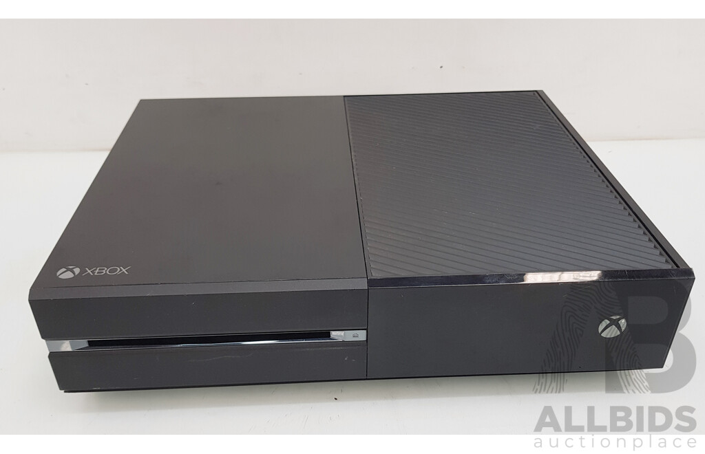 Microsoft (1540) Xbox One Console with Missing Cables