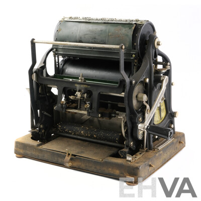 Antique Gestetner ''26''  Universal Cyclostyle Duplicator Machine with Original Carry Case