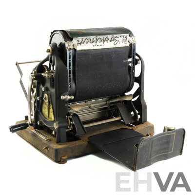 Antique Gestetner ''26''  Universal Cyclostyle Duplicator Machine with Original Carry Case