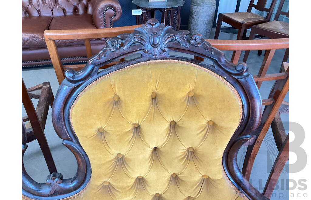 Early Victorian Medallion Back Parlour Settee