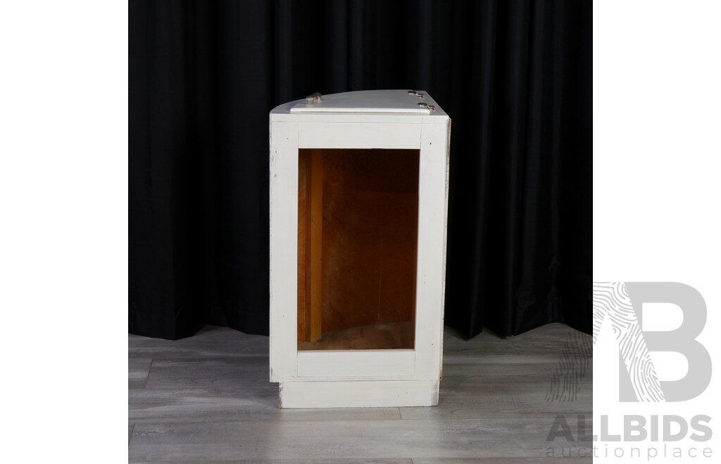 Art Deco Corner Laundry Hamper