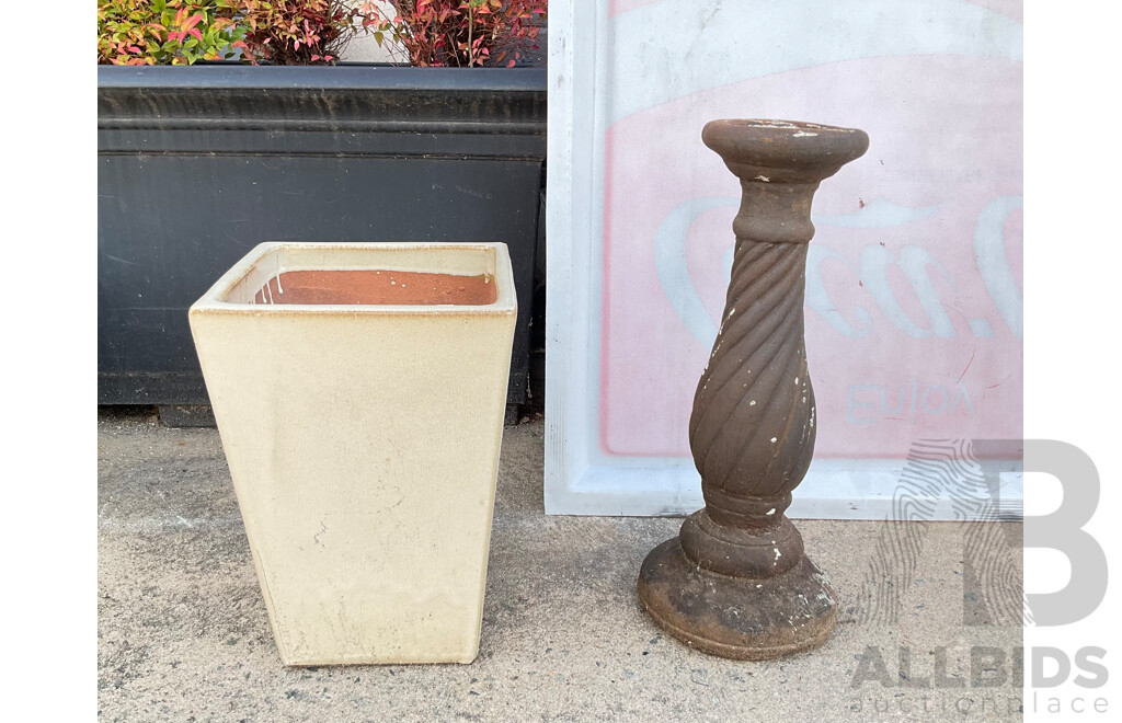 Vintage Iron Look Bild Bath Stand and Glazed Ceramic Plant Pot