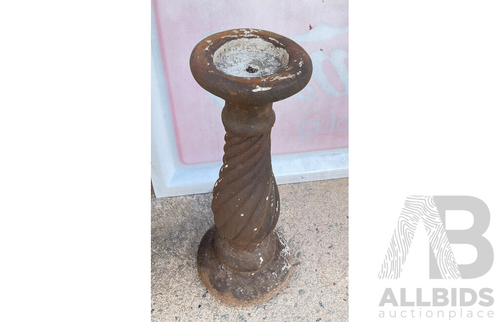 Vintage Iron Look Bild Bath Stand and Glazed Ceramic Plant Pot