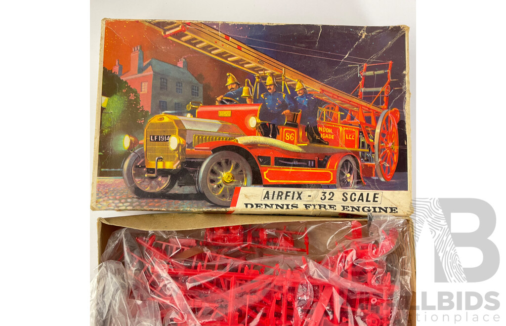 Vintage Airfix Dennis Fire Engine Model - 1:32 Scale