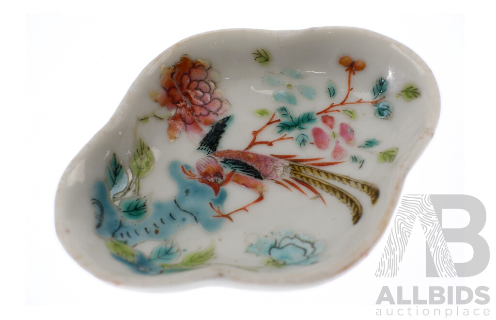 Vintage Chinese Porcelain Trefoil Form Enameled Spoon Rest with Phoenix and Foliage Decoration, Partial Guangxu, Likely Apocryphal