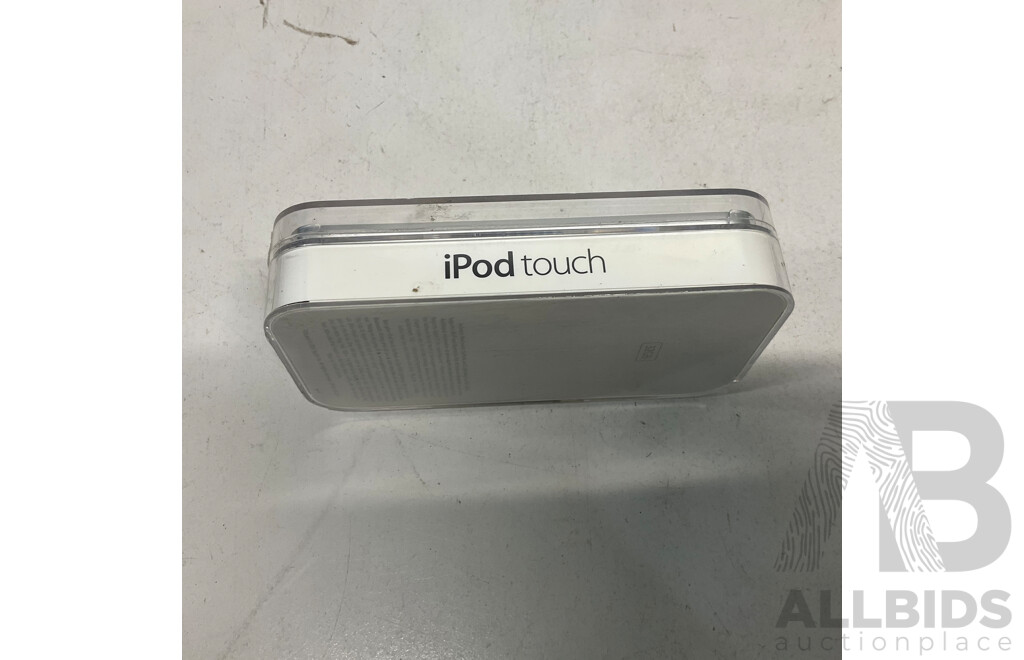 APPLE IPod Touch 32GB Silver (A1574) - Lot of 2 - Estimated Total ORP$500.00