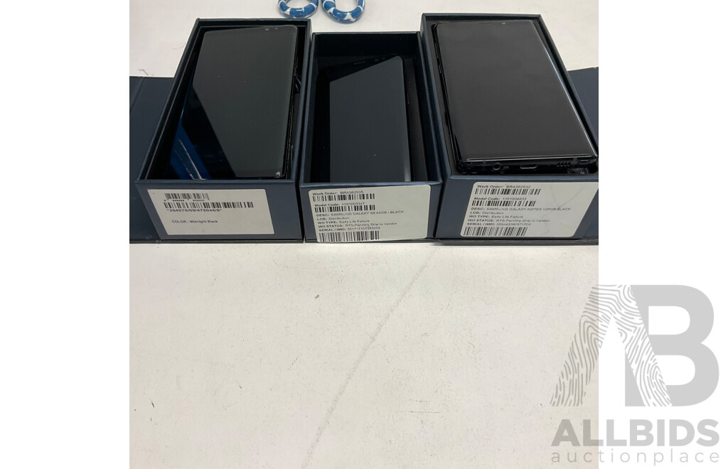 Assorted of SAMSUNG Smart Phones - Lot of 3 - Broken