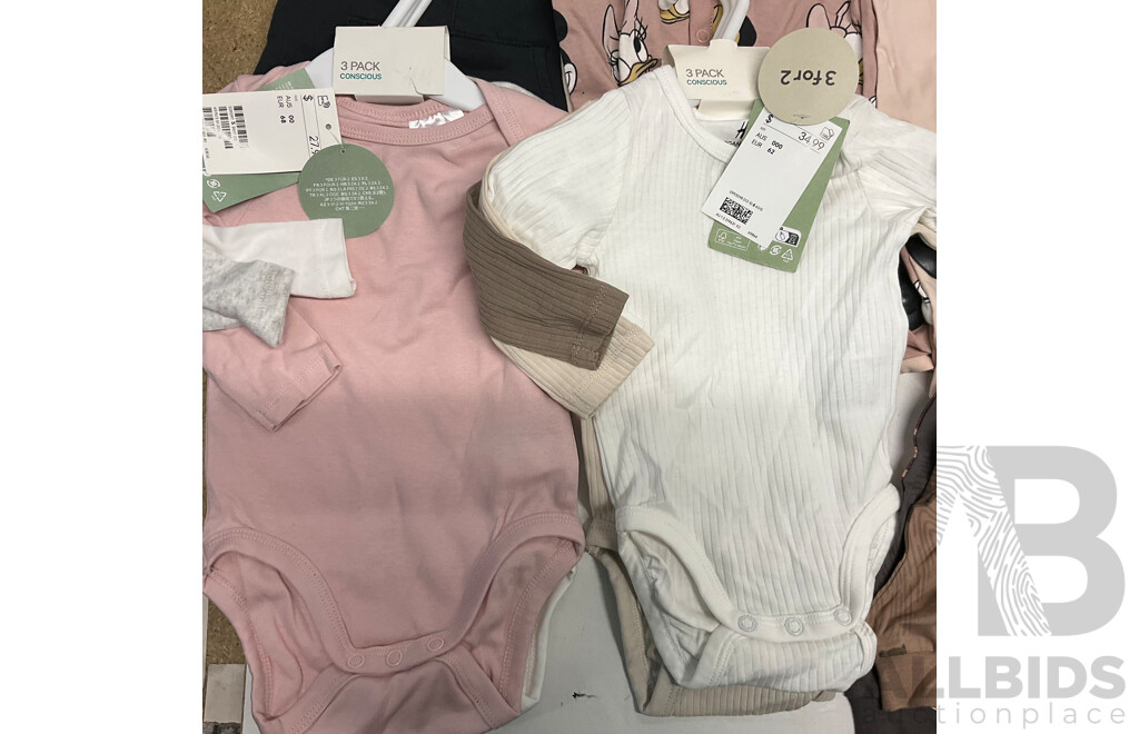 H&M, BONDS Assorted of Babysuits ( Newborn to 6M) - Lot of 20 - Estimated Total $500
