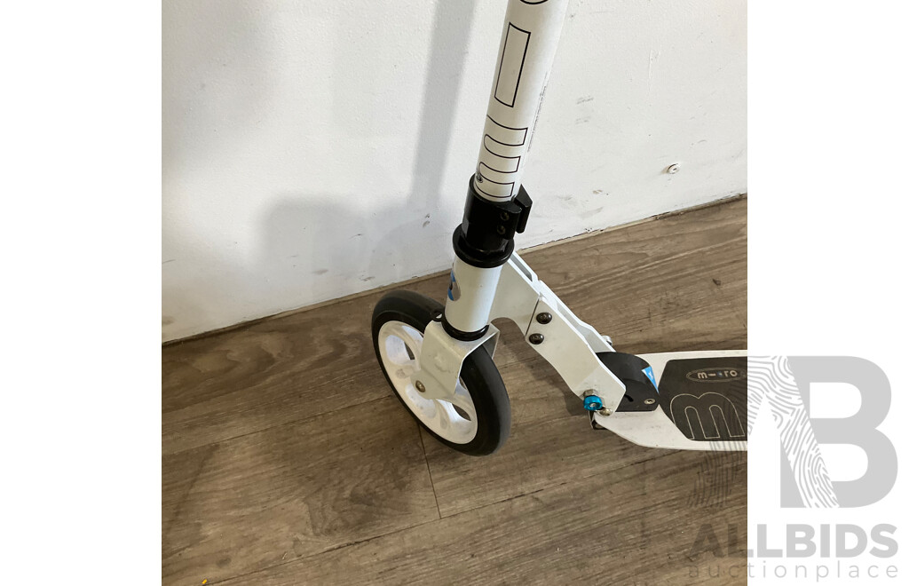 MICRO Classic Adult Scooter White - ORP $349.00