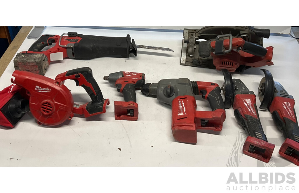 Assorted of MILWAUKEE Tools in Carry Bag